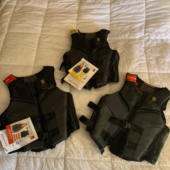HYPERLITE LIFE VEST 3 BRAND NEW - Picture 1 of 5
